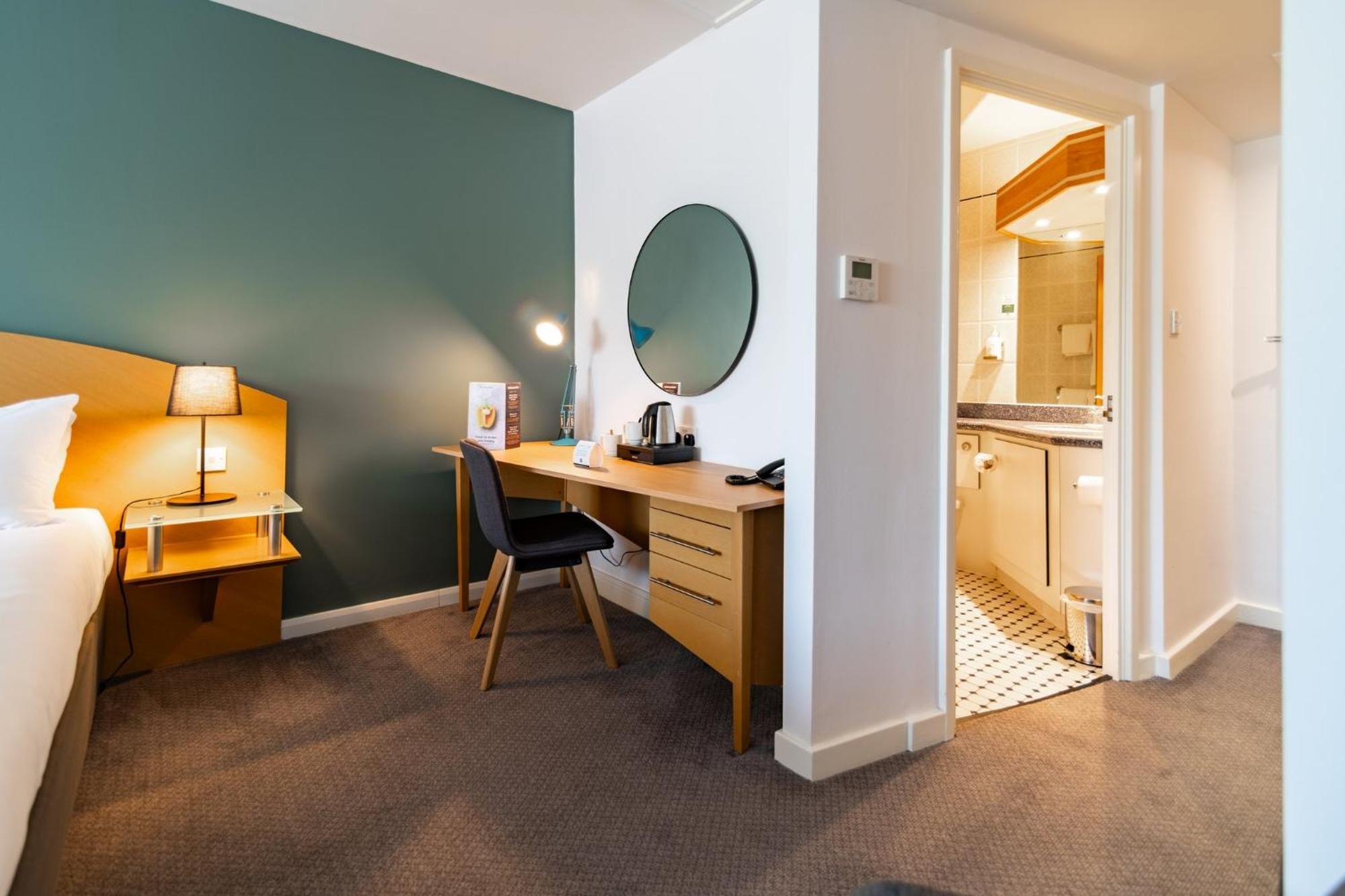 Holiday Inn Ashford - North A20 By Ihg Exterior photo