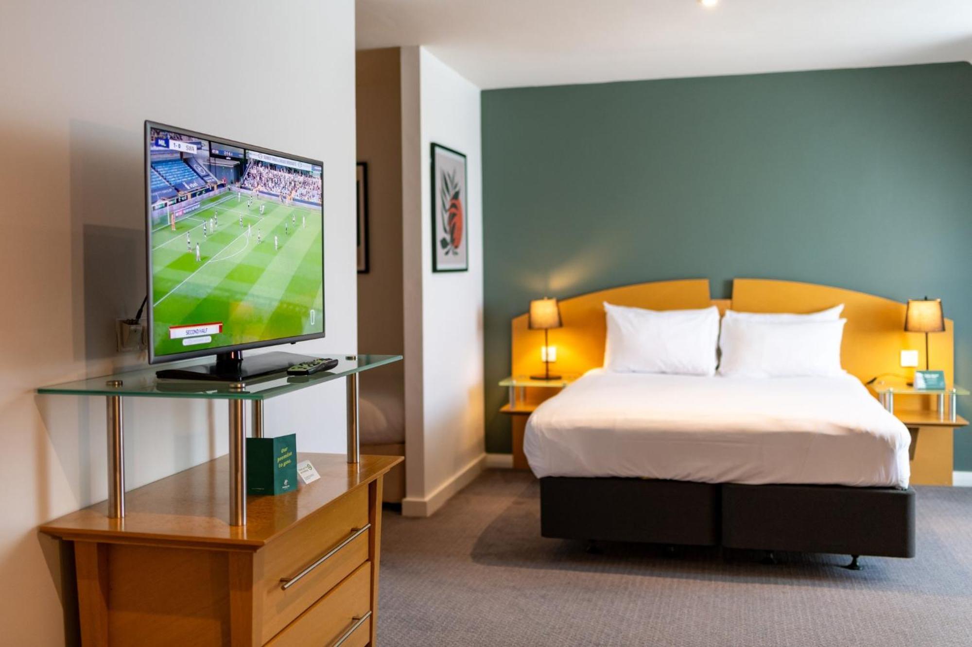 Holiday Inn Ashford - North A20 By Ihg Exterior photo