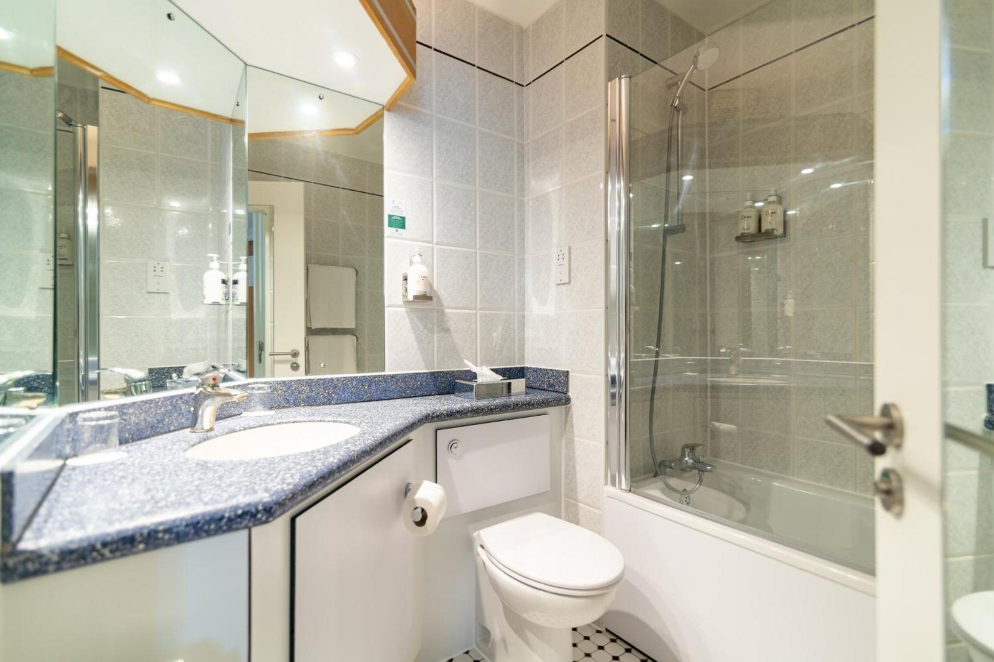 Holiday Inn Ashford - North A20 By Ihg Exterior photo