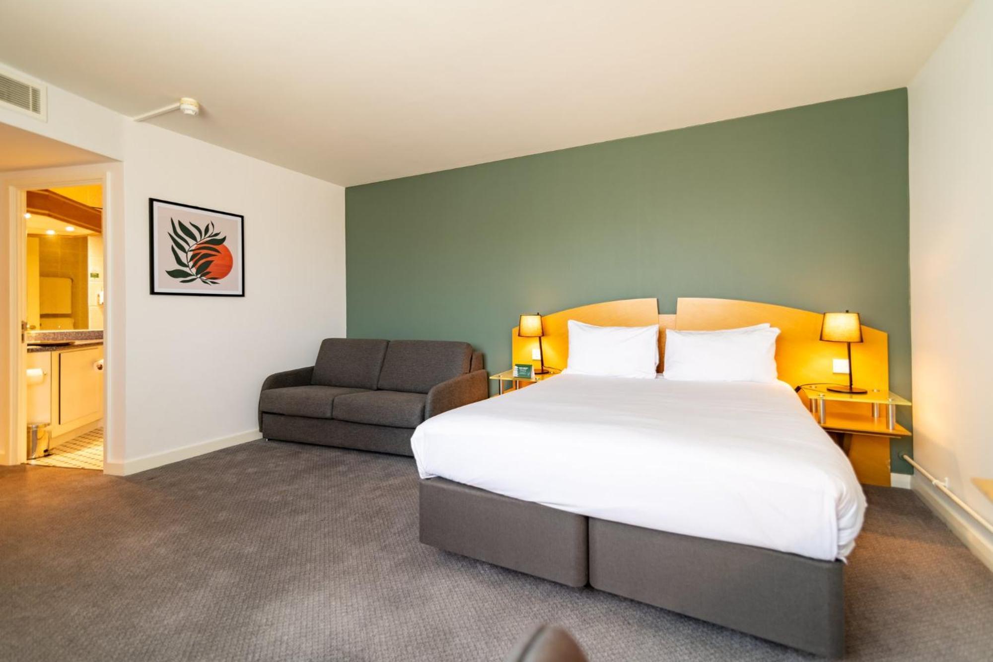 Holiday Inn Ashford - North A20 By Ihg Exterior photo