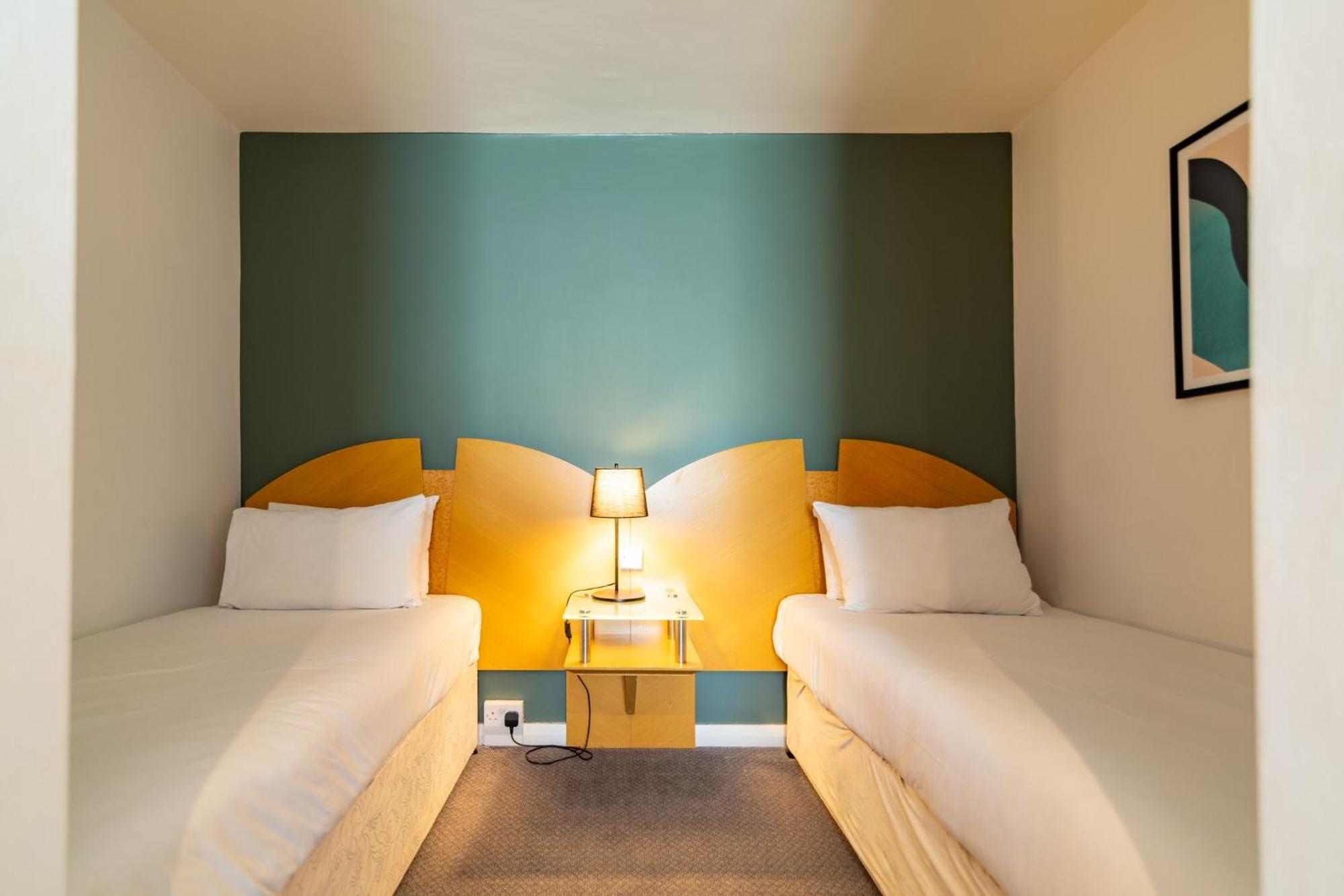 Holiday Inn Ashford - North A20 By Ihg Exterior photo
