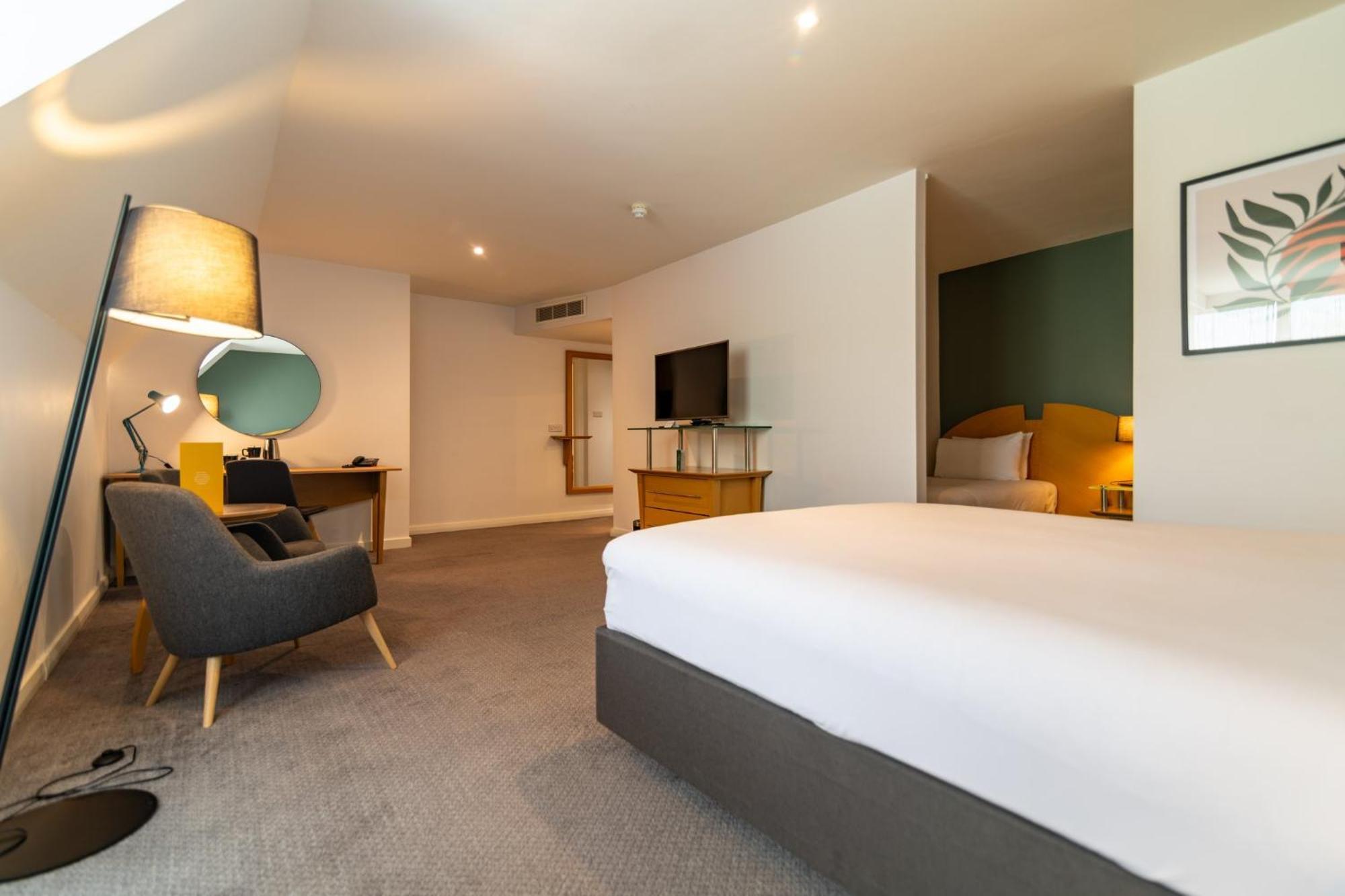 Holiday Inn Ashford - North A20 By Ihg Exterior photo
